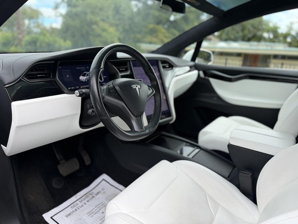 Tesla Model X  2020