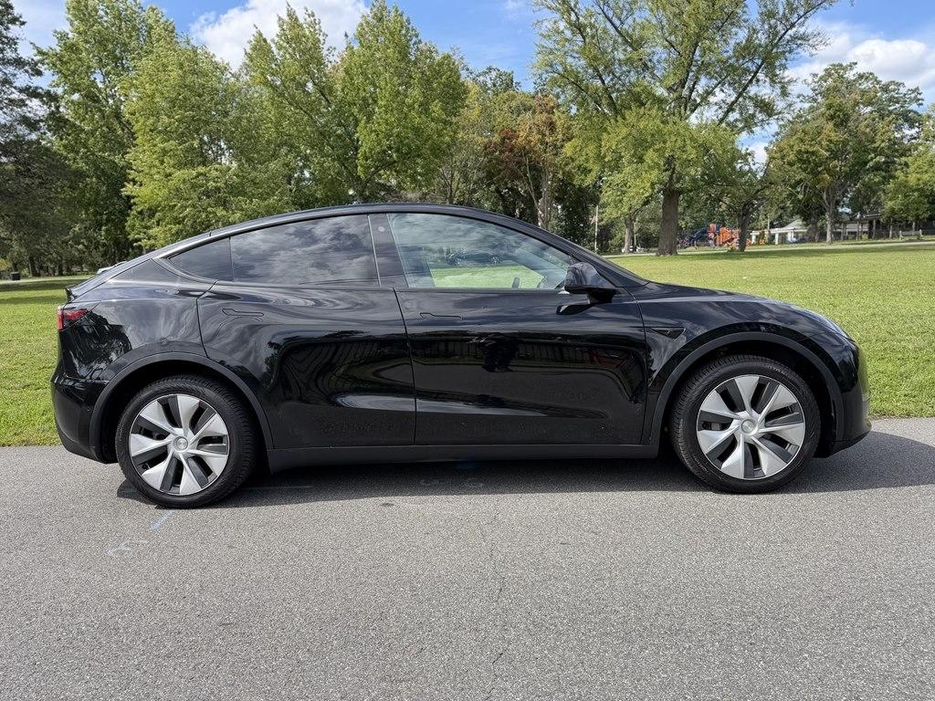 Tesla Model Y photo 8