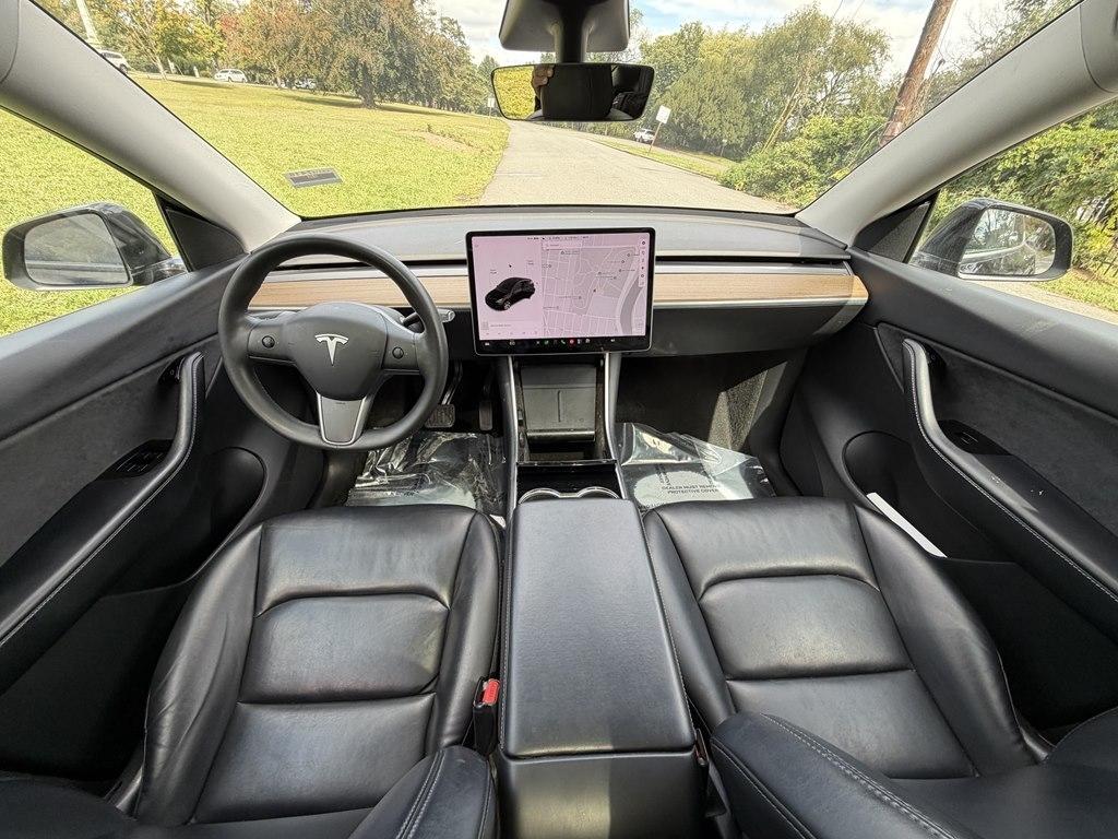 Tesla Model Y photo 9
