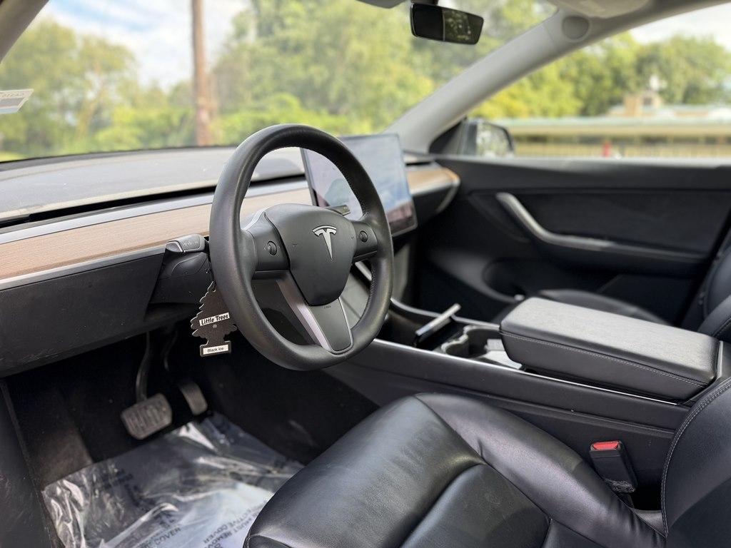 Tesla Model Y photo 10