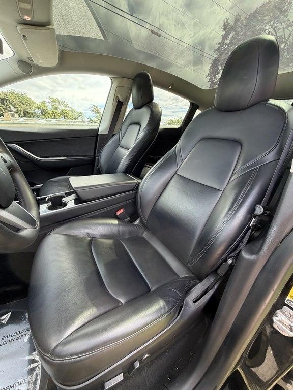 Tesla Model Y photo 14