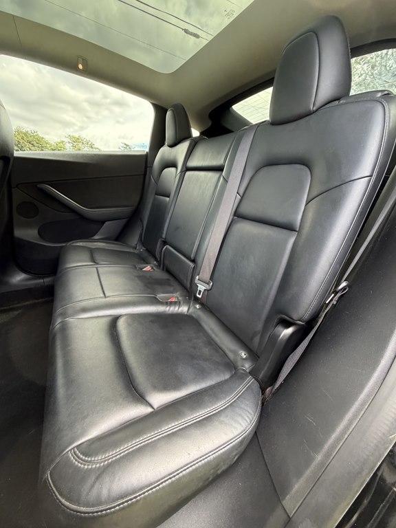 Tesla Model Y photo 15