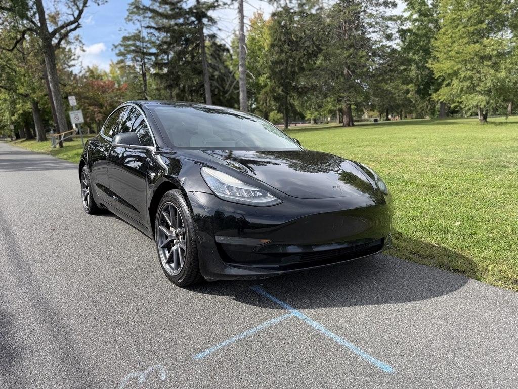Tesla Model 3 photo 3