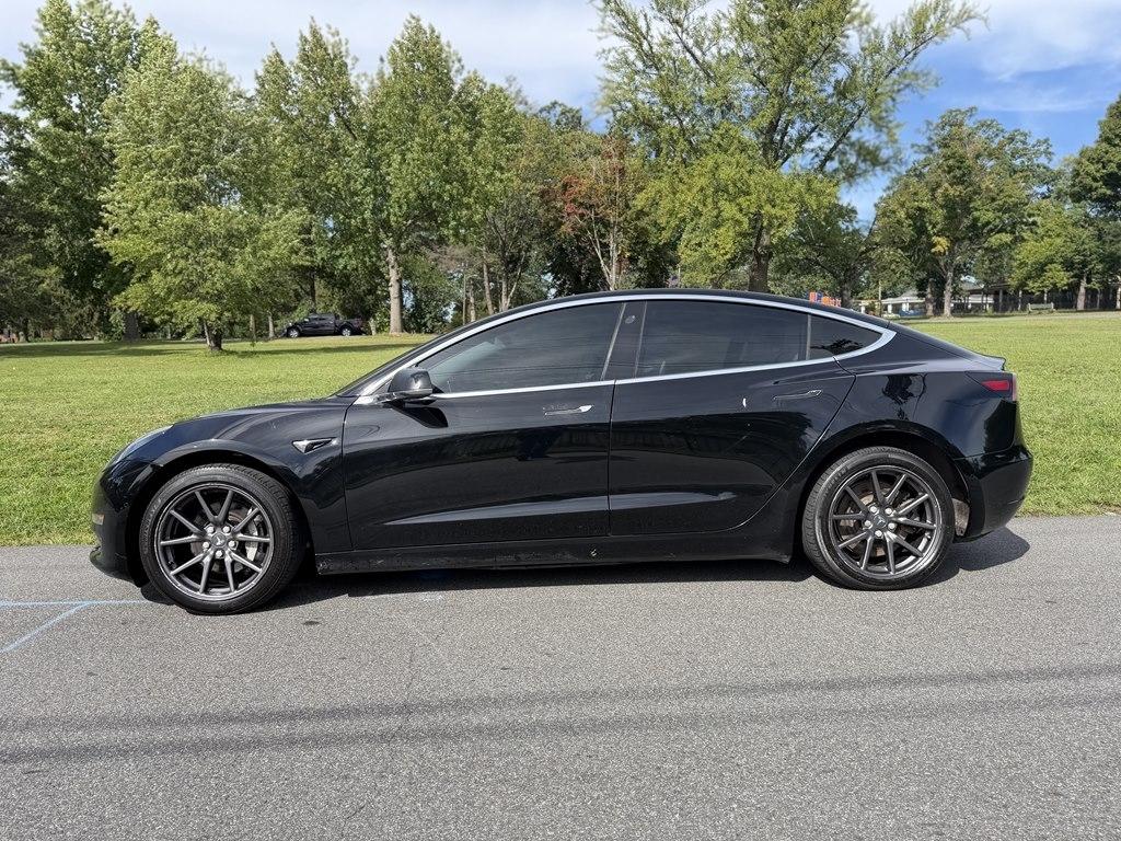 Tesla Model 3 photo 4