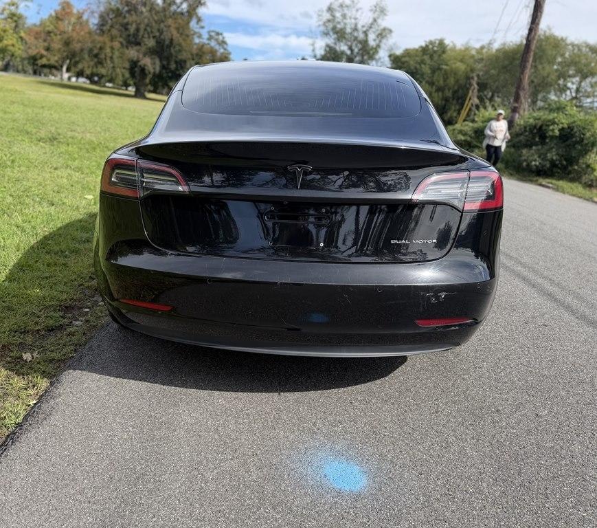 Tesla Model 3 photo 6