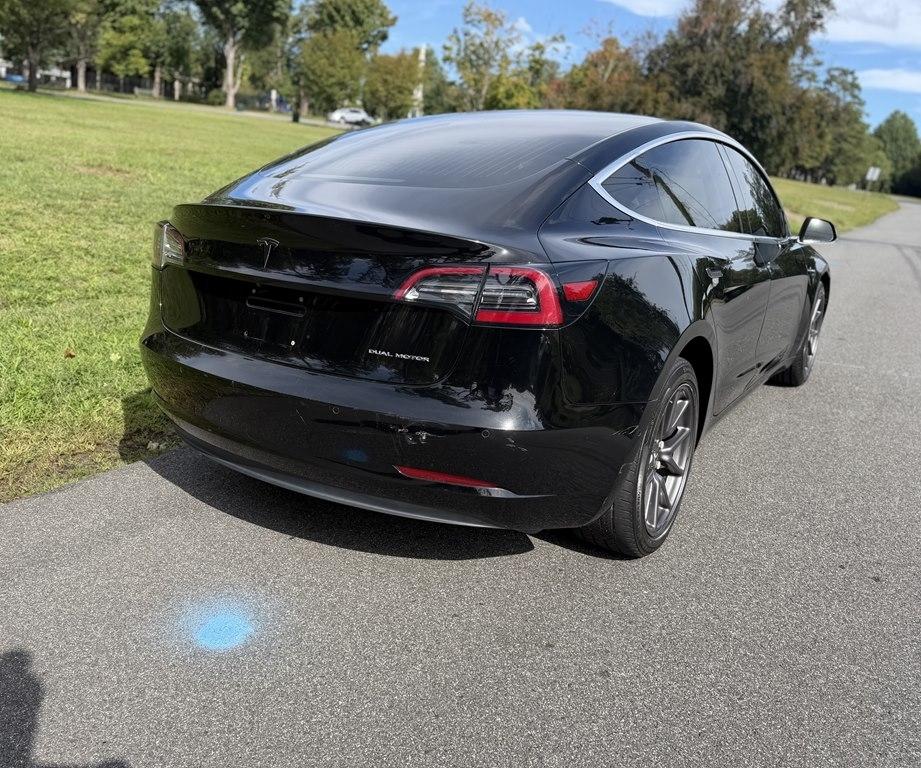Tesla Model 3 photo 7