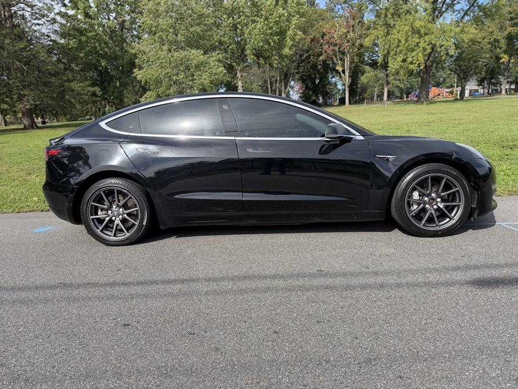 Tesla Model 3 photo 8