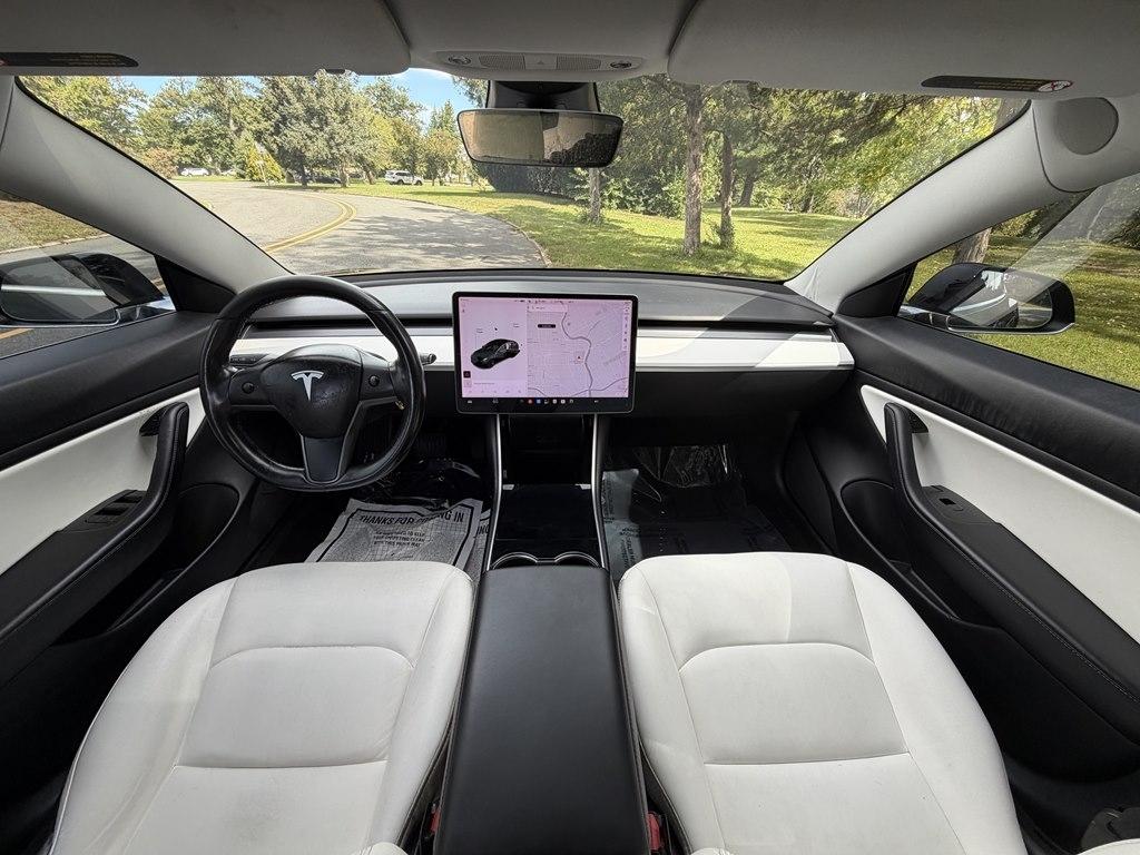 Tesla Model 3 photo 9