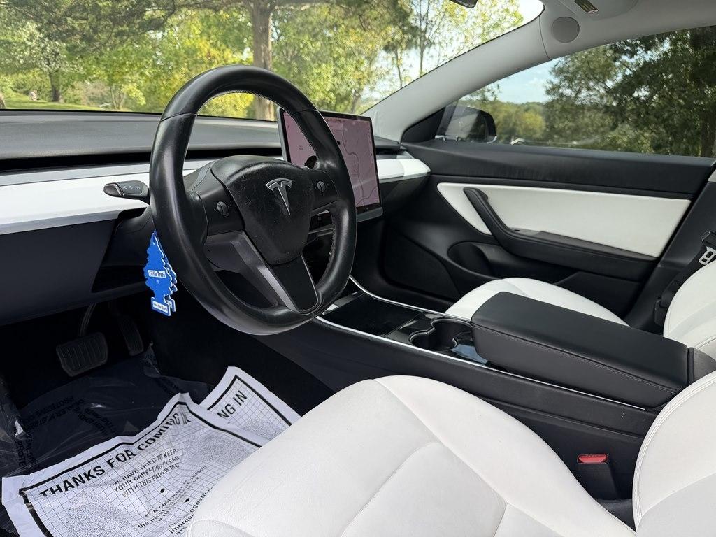 Tesla Model 3 photo 10