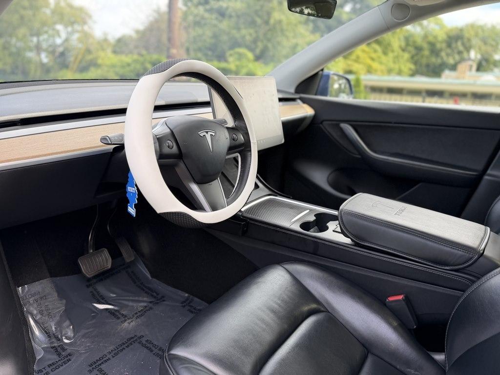 Tesla Model Y photo 10