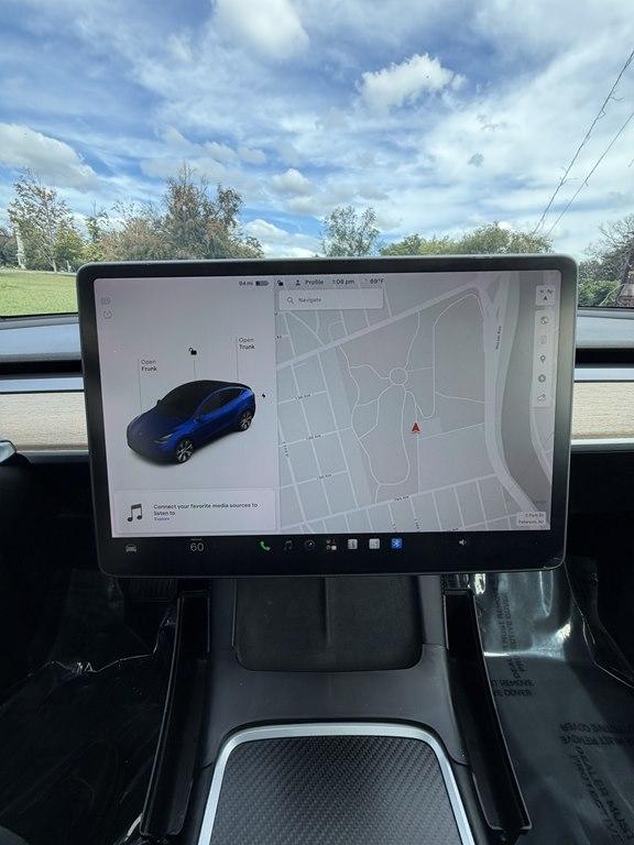 Tesla Model Y photo 12