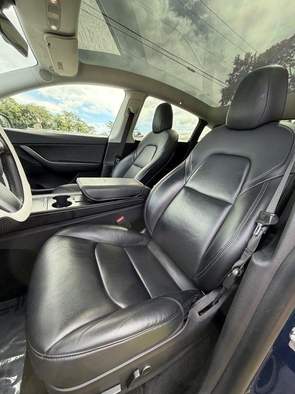 Tesla Model Y photo 14