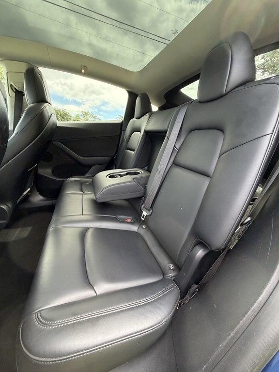 Tesla Model Y photo 15