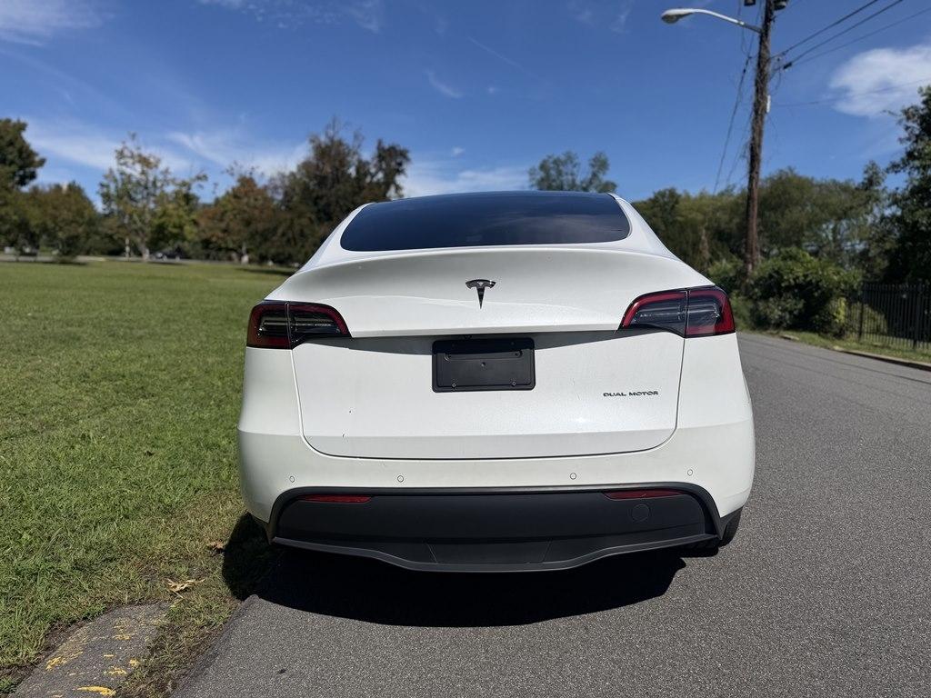 Tesla Model Y photo 5