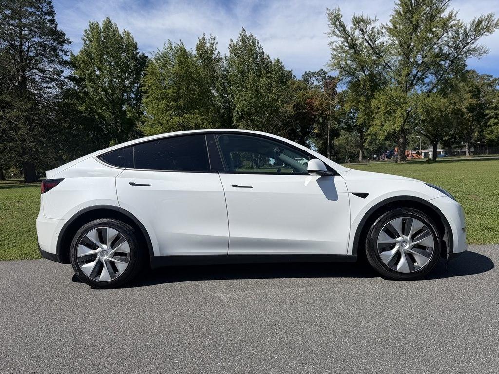 Tesla Model Y photo 6