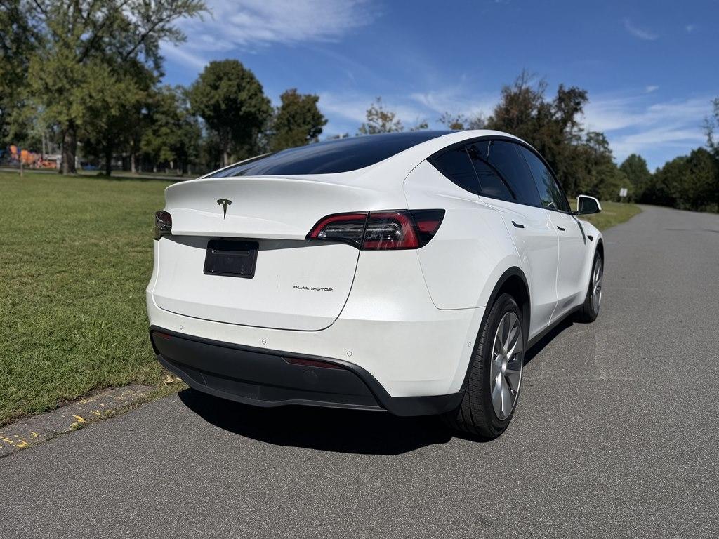 Tesla Model Y photo 7