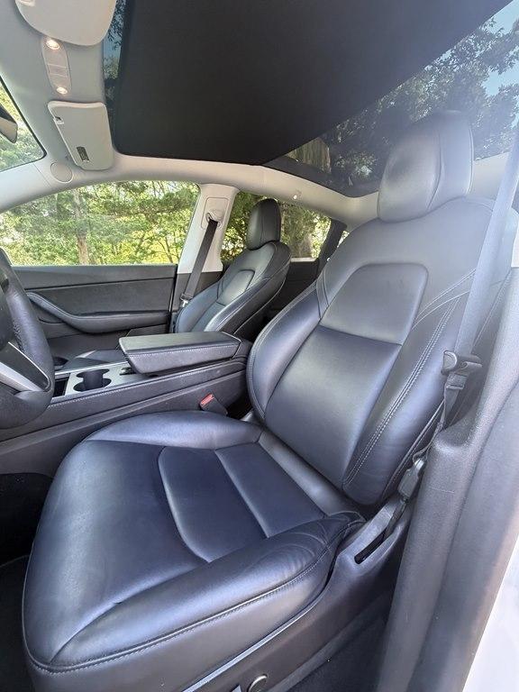Tesla Model Y photo 13