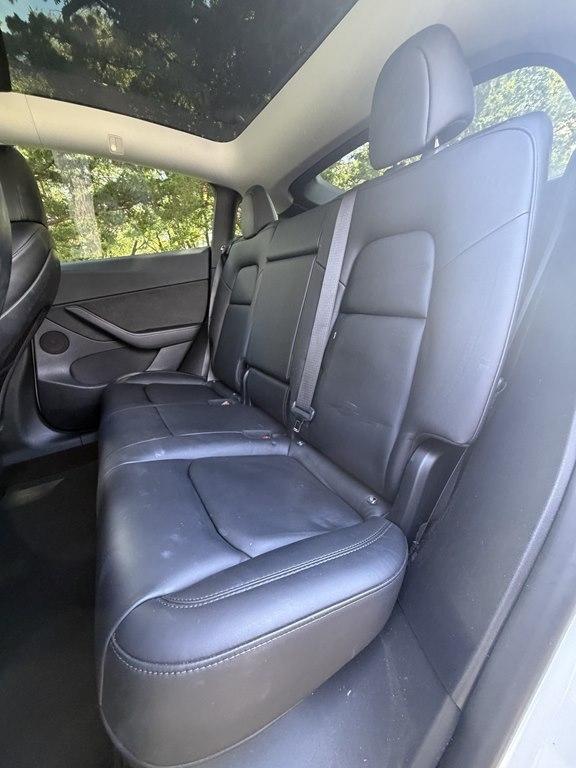 Tesla Model Y photo 14
