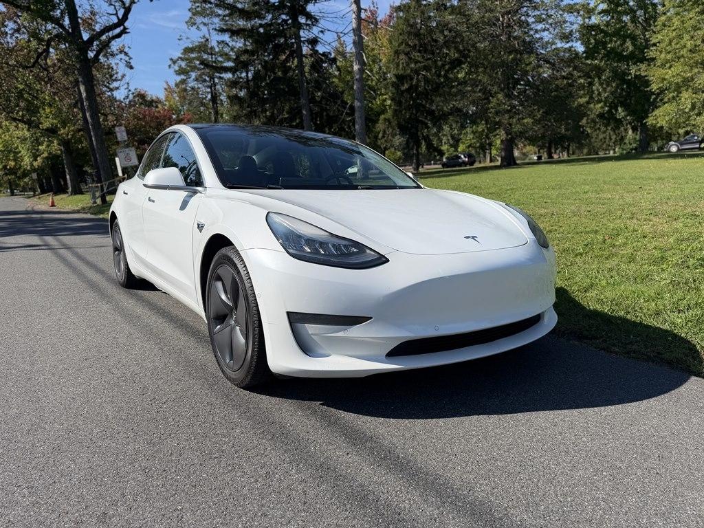Tesla Model 3 photo 3