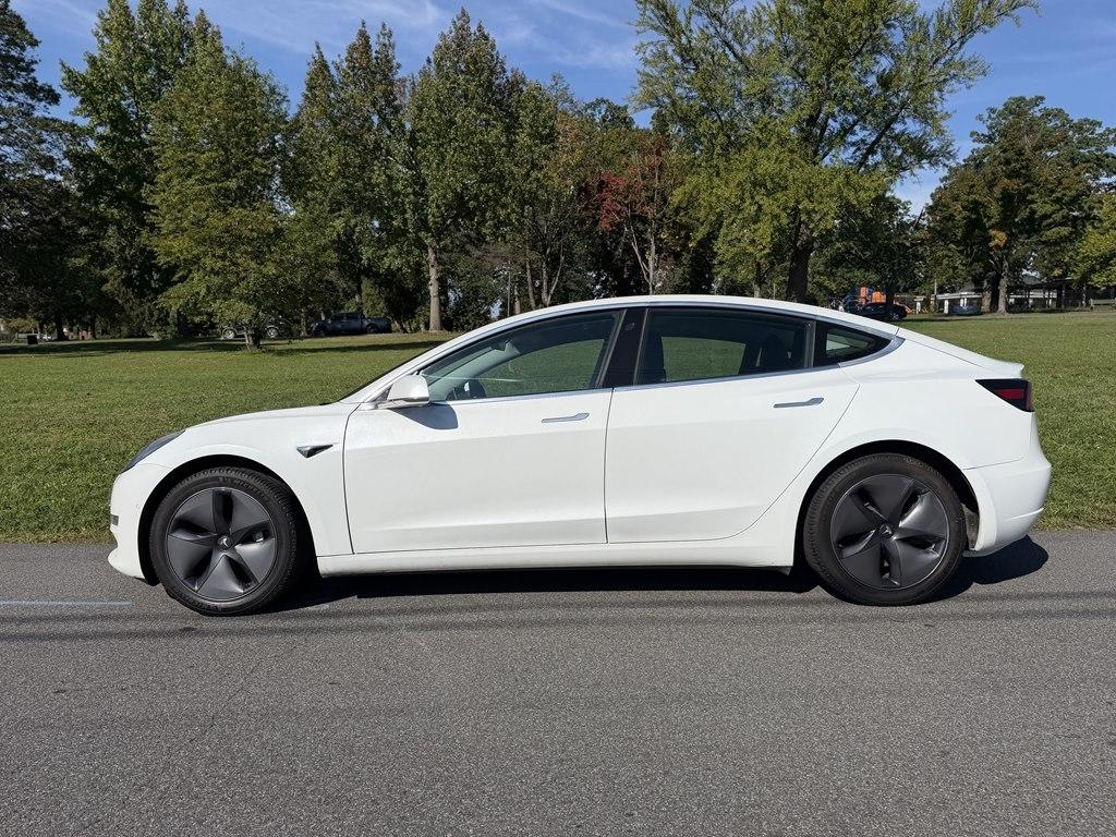 Tesla Model 3 photo 4