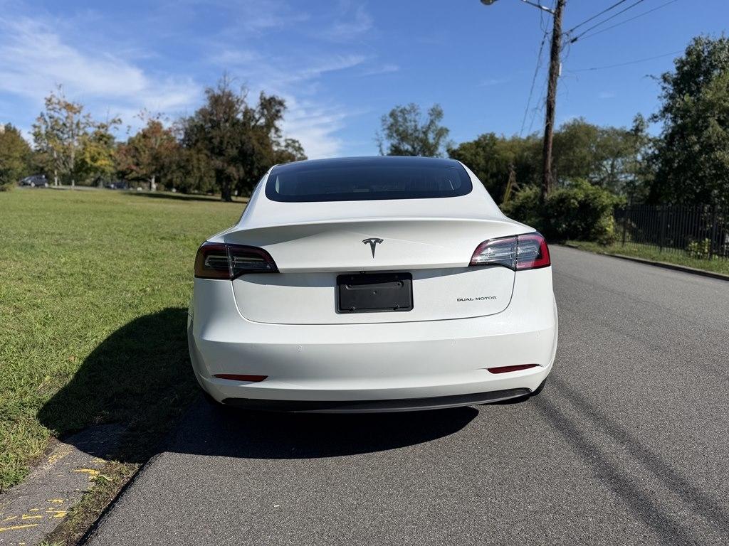 Tesla Model 3 photo 6