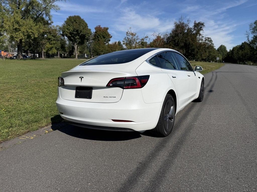 Tesla Model 3 photo 7