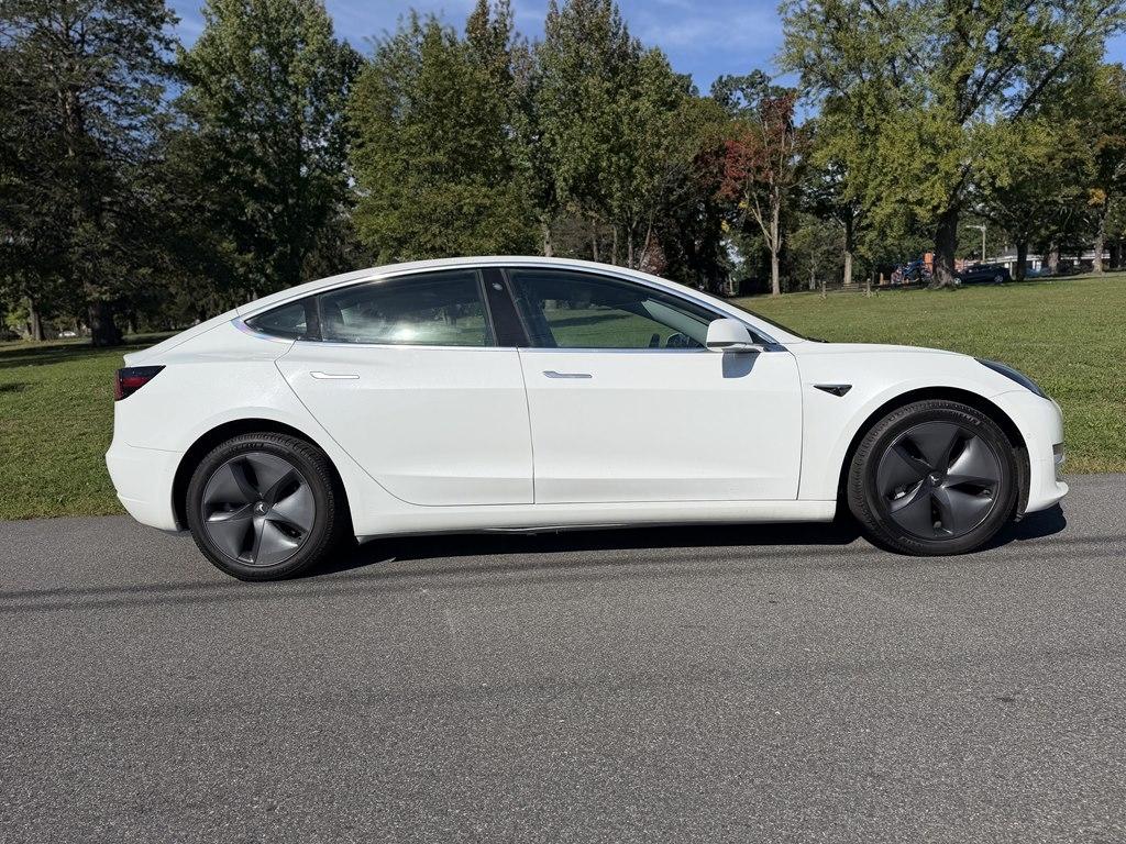 Tesla Model 3 photo 8