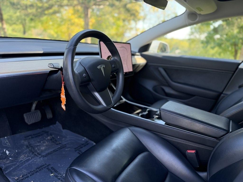 Tesla Model 3 photo 10