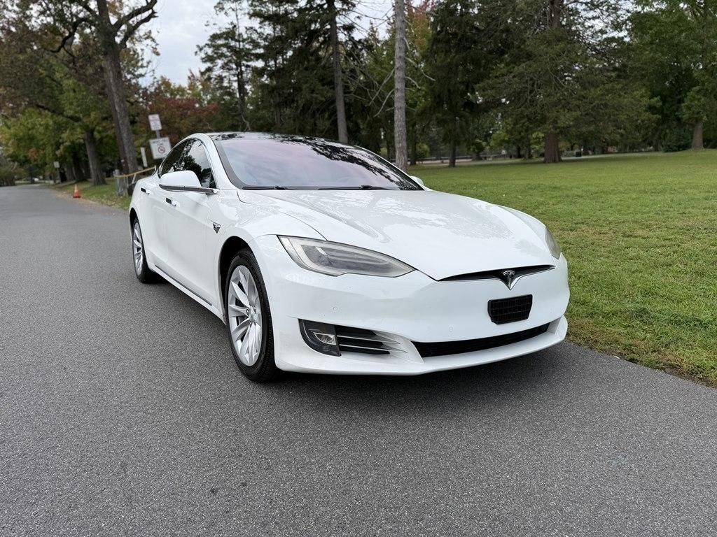 Tesla Model S photo 3