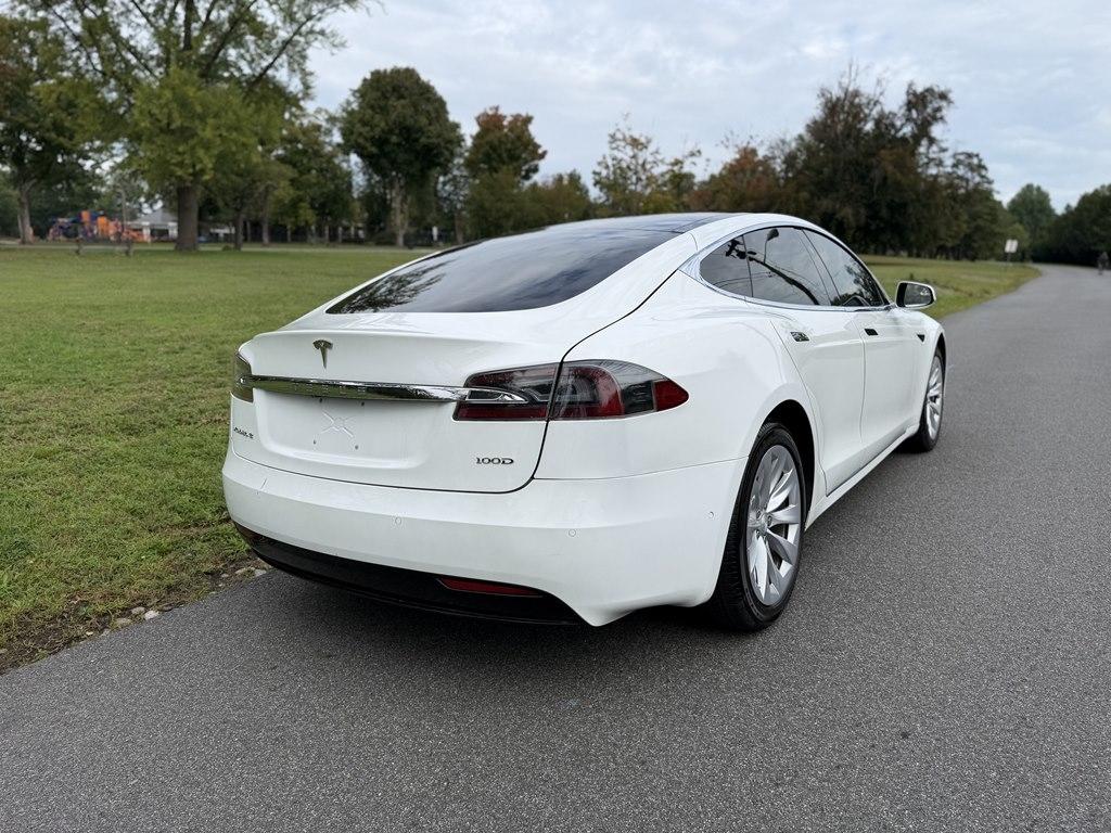 Tesla Model S photo 7