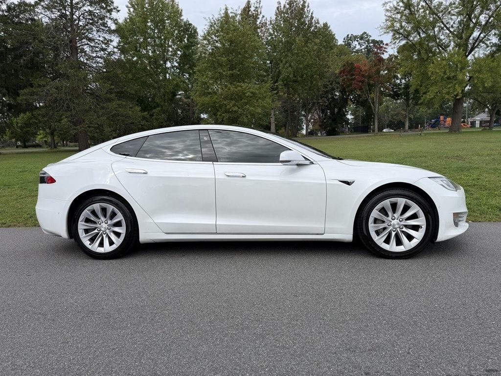 Tesla Model S photo 8