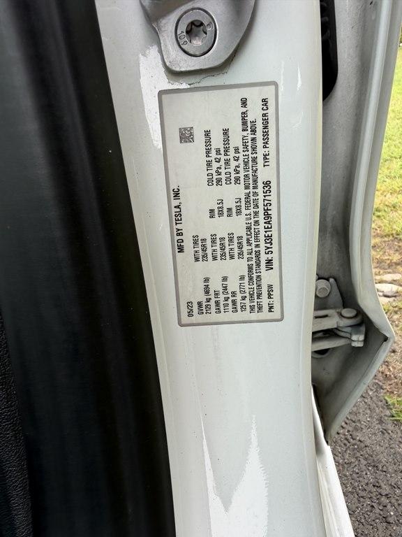 Tesla Model 3  2023