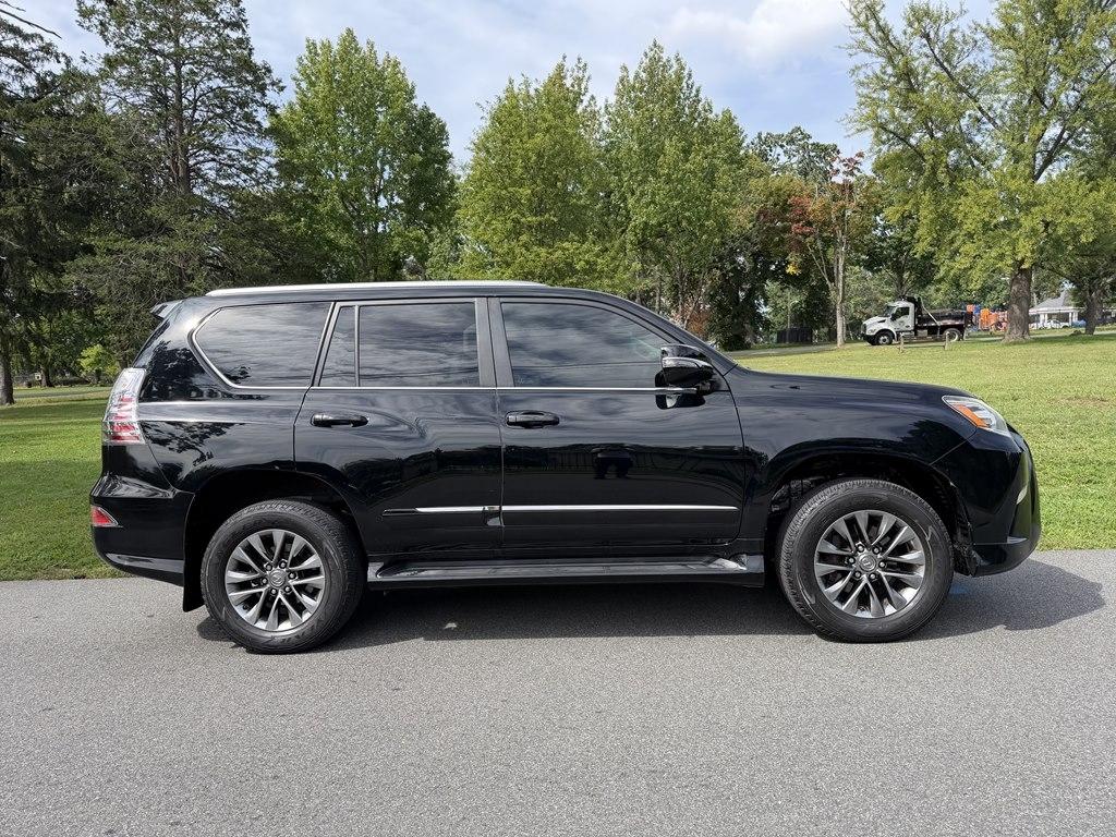 Lexus GX photo 8