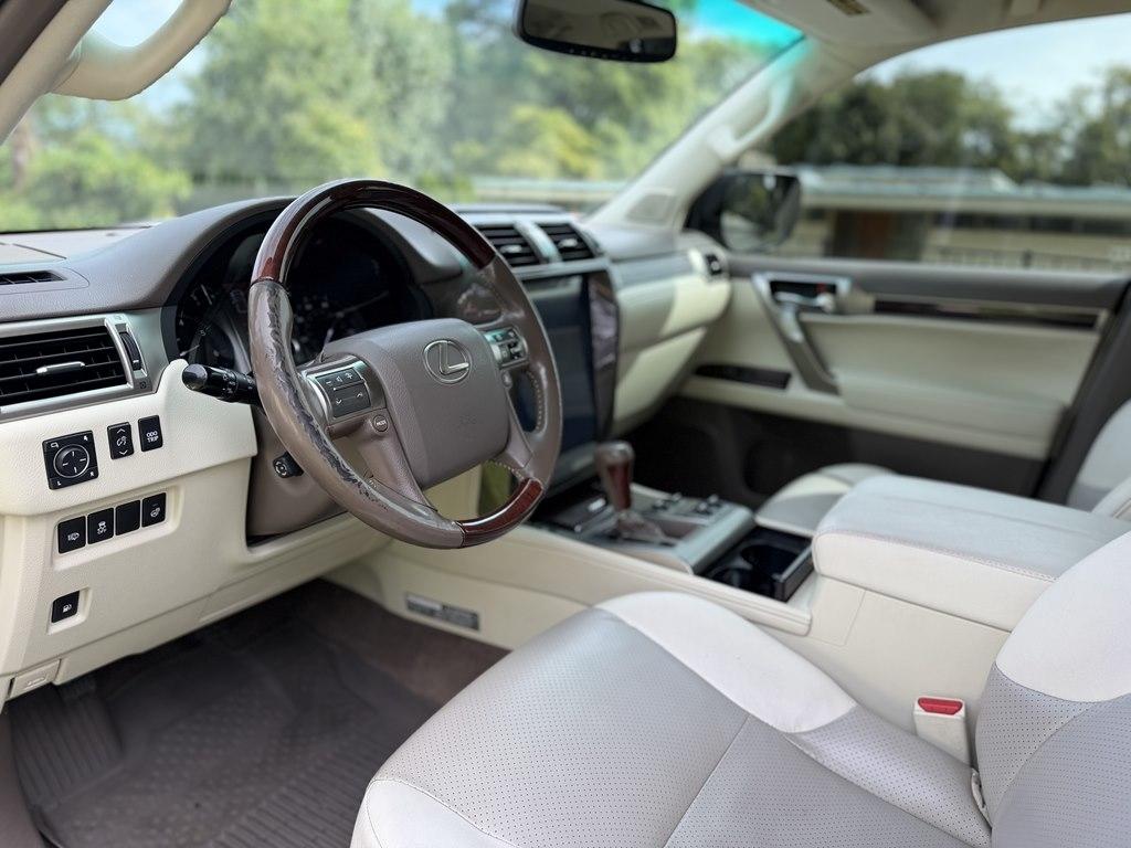 Lexus GX photo 10