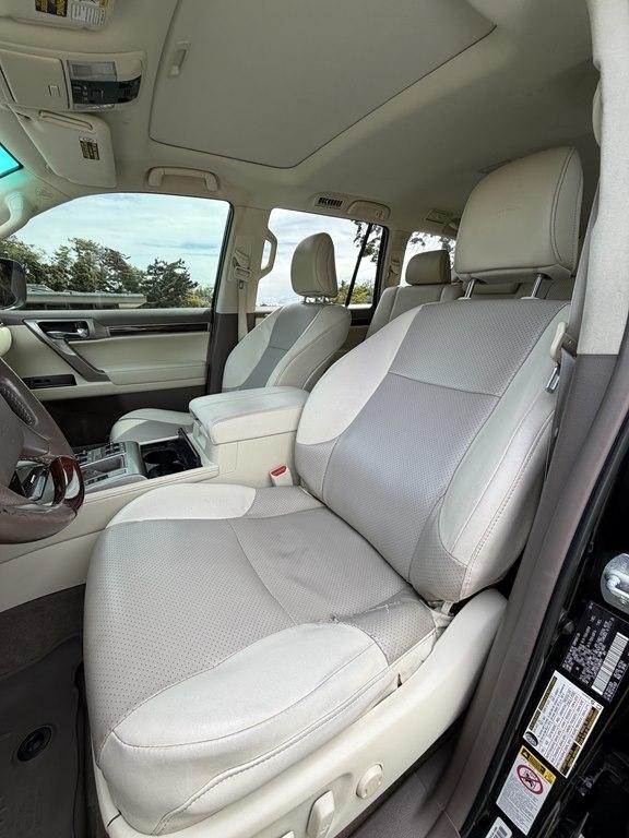 Lexus GX photo 13