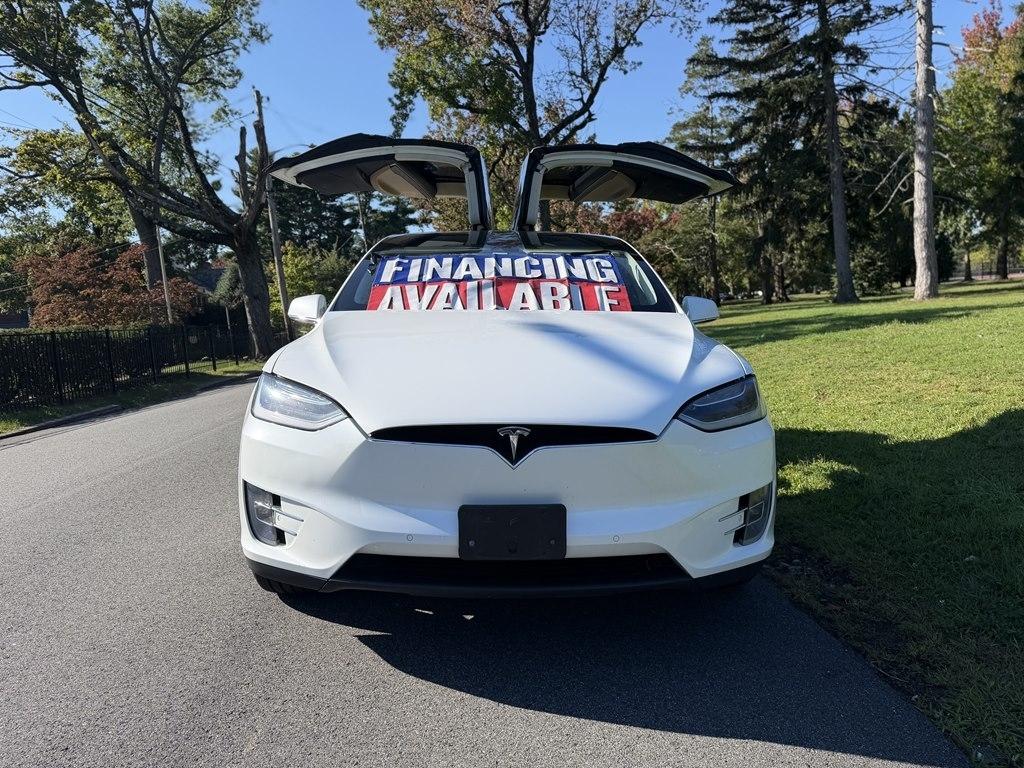 Tesla Model X photo 2