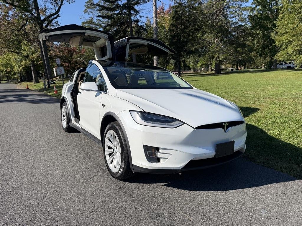 Tesla Model X photo 3