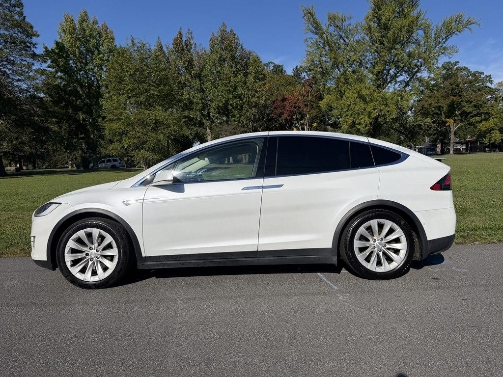 Tesla Model X photo 4