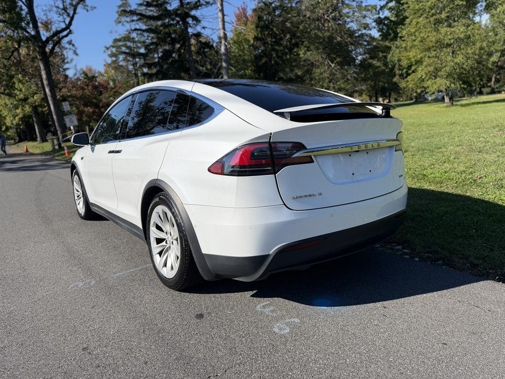 Tesla Model X photo 5