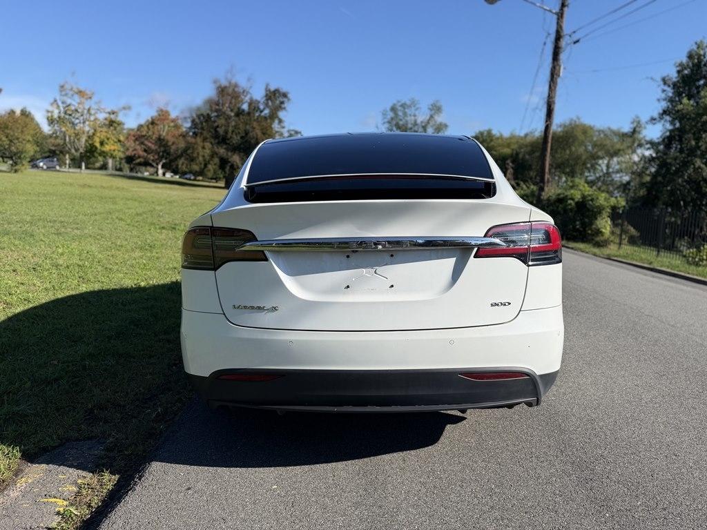 Tesla Model X photo 6