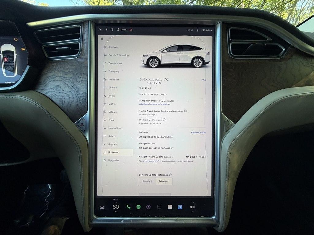 Tesla Model X photo 11