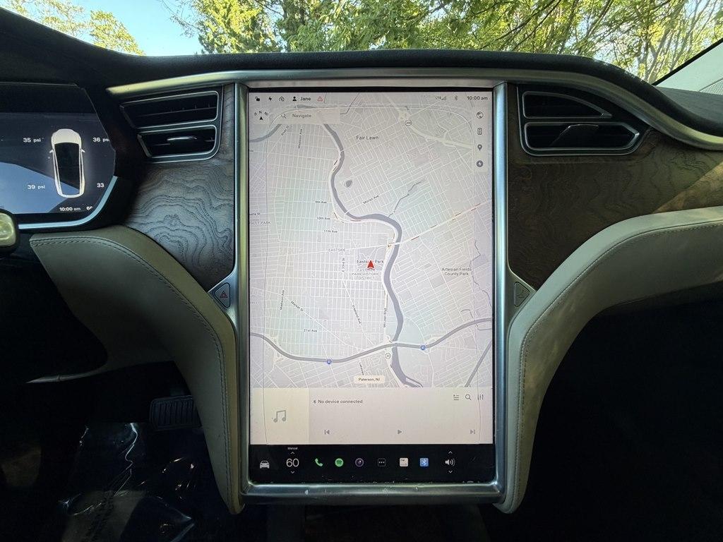 Tesla Model X photo 12