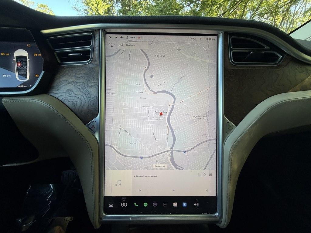 Tesla Model X photo 13