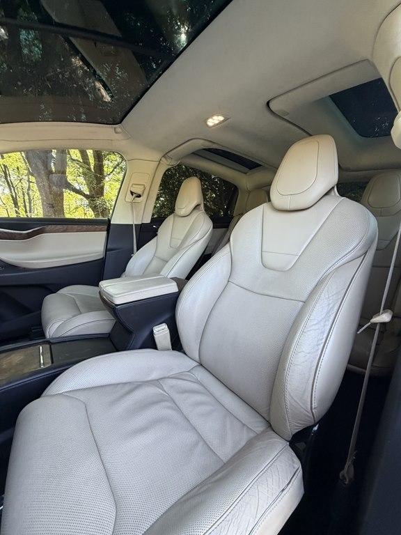 Tesla Model X photo 14