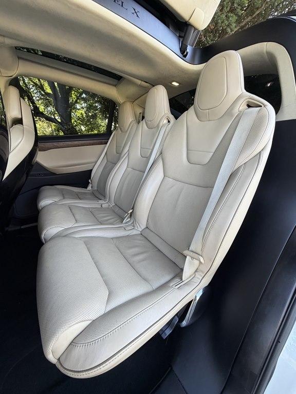 Tesla Model X photo 15