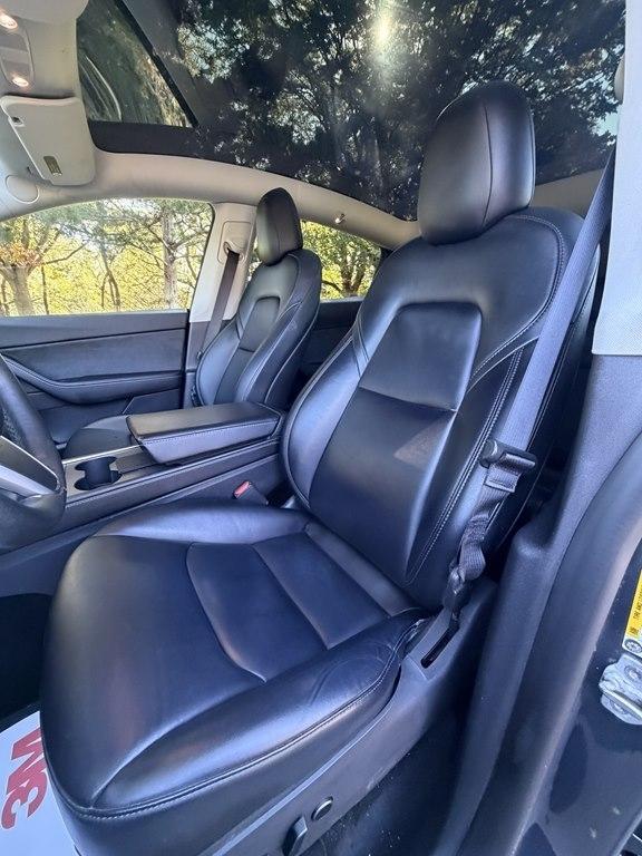 Tesla Model Y  2021