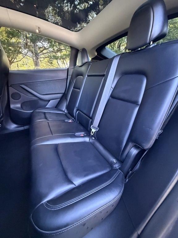 Tesla Model Y  2021