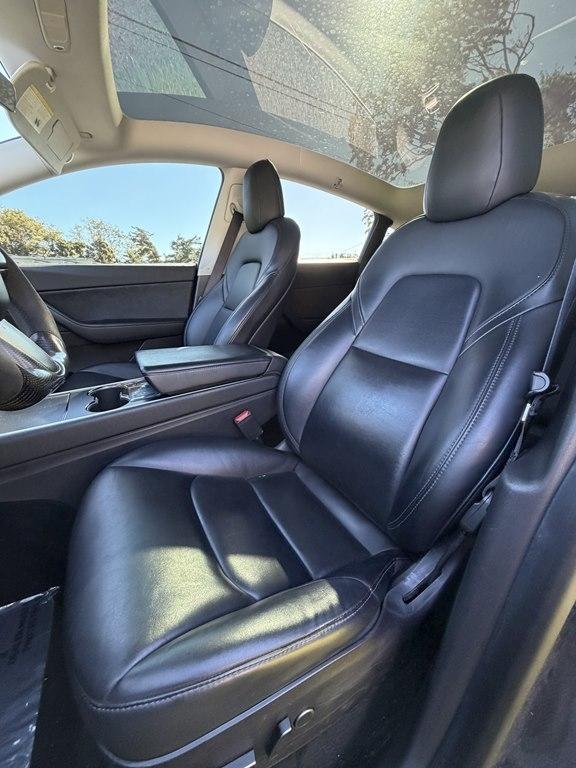 Tesla Model Y  2021