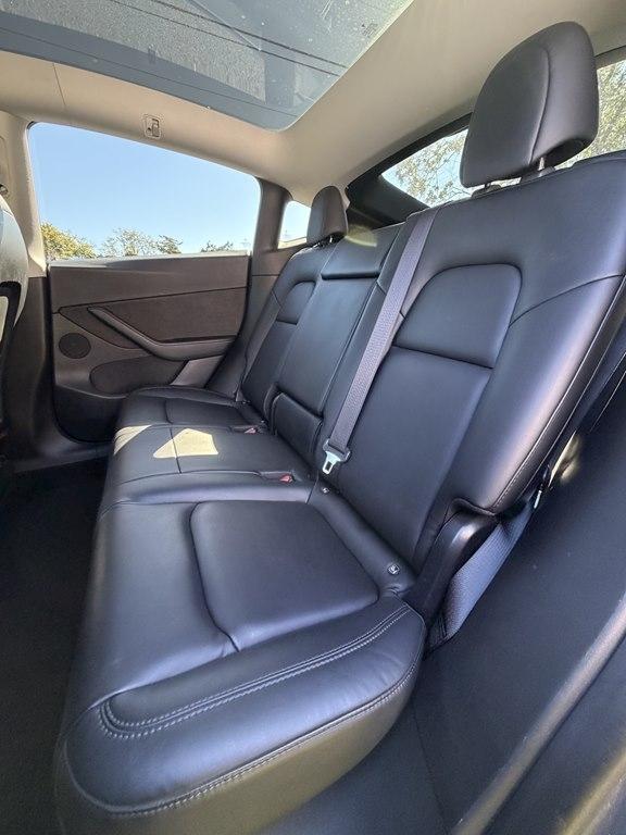 Tesla Model Y  2021