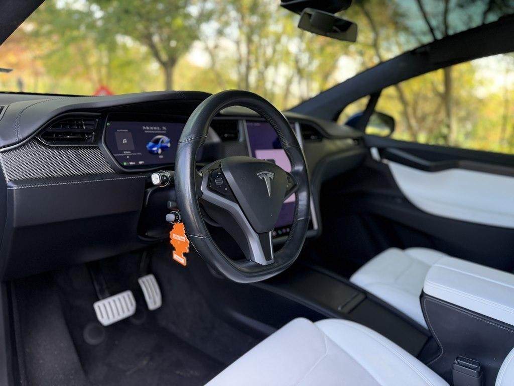 Tesla Model X  2019